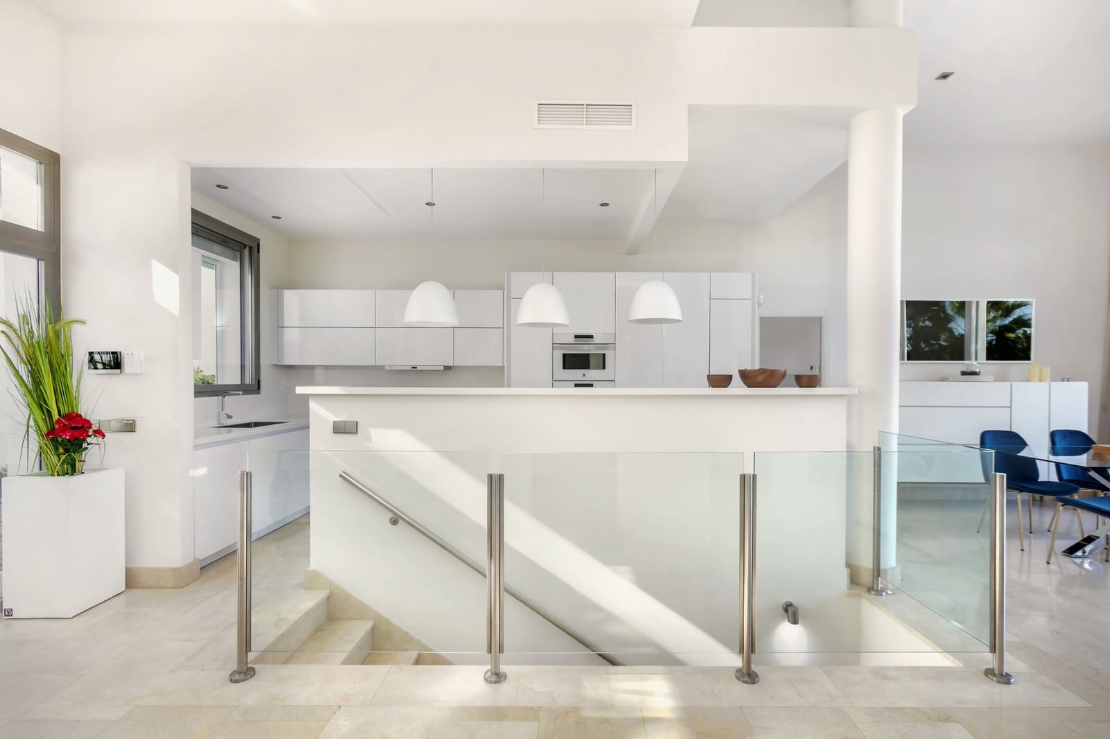 5 bedroom Villa for sale in La Quinta with pool garage - € 2,150,000 (Ref: 9267844)