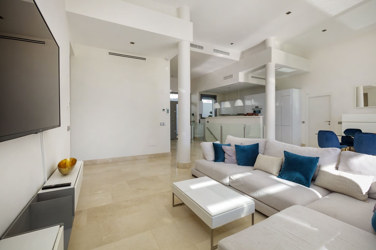 5 bedroom Villa for sale in La Quinta with pool garage - € 2,150,000 (Ref: 9267844)