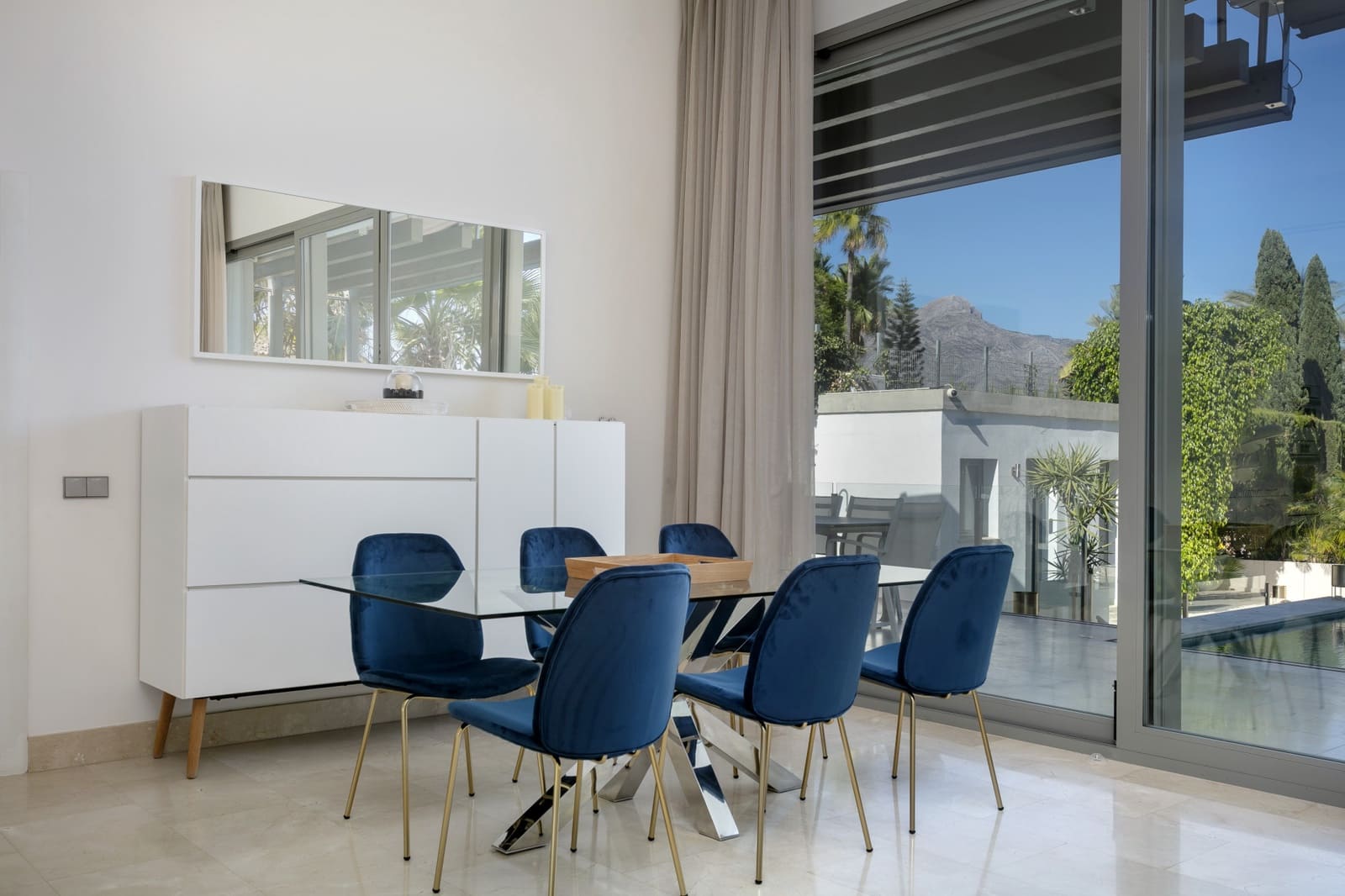 5 bedroom Villa for sale in La Quinta with pool garage - € 2,150,000 (Ref: 9267844)