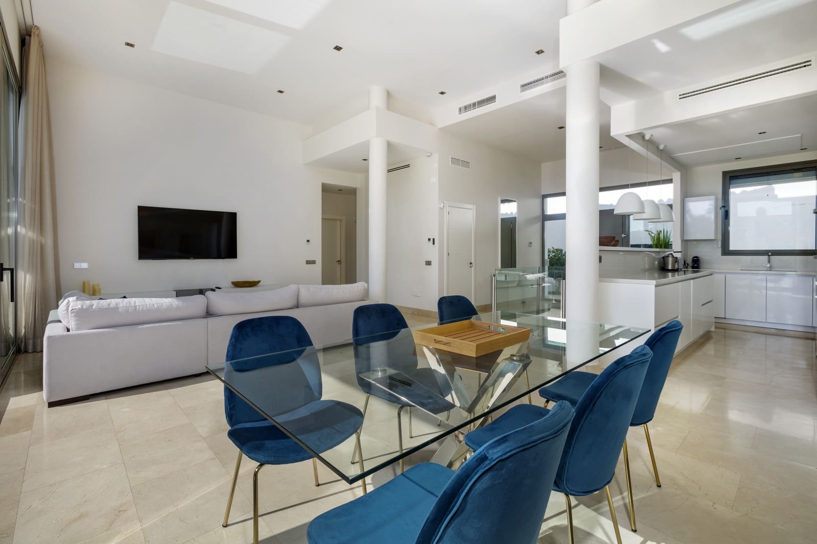 5 bedroom Villa for sale in La Quinta with pool garage - € 2,150,000 (Ref: 9267844)