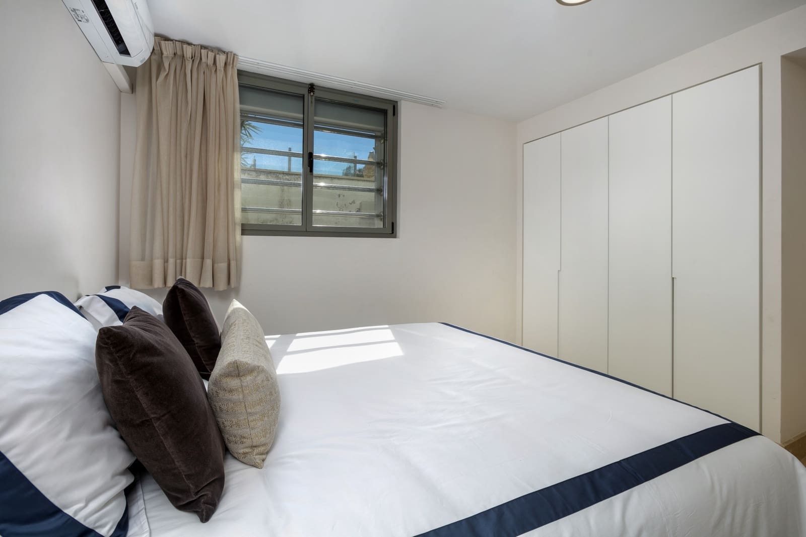 5 bedroom Villa for sale in La Quinta with pool garage - € 2,150,000 (Ref: 9267844)