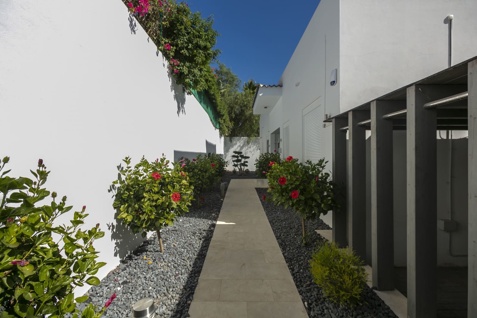 5 bedroom Villa for sale in La Quinta with pool garage - € 2,150,000 (Ref: 9267844)