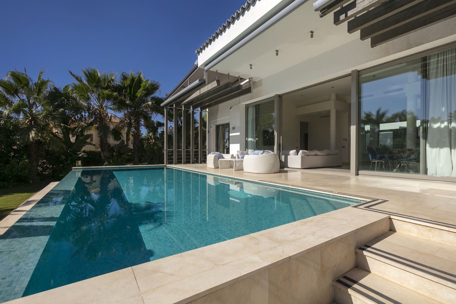 5 bedroom Villa for sale in La Quinta with pool garage - € 2,150,000 (Ref: 9267844)