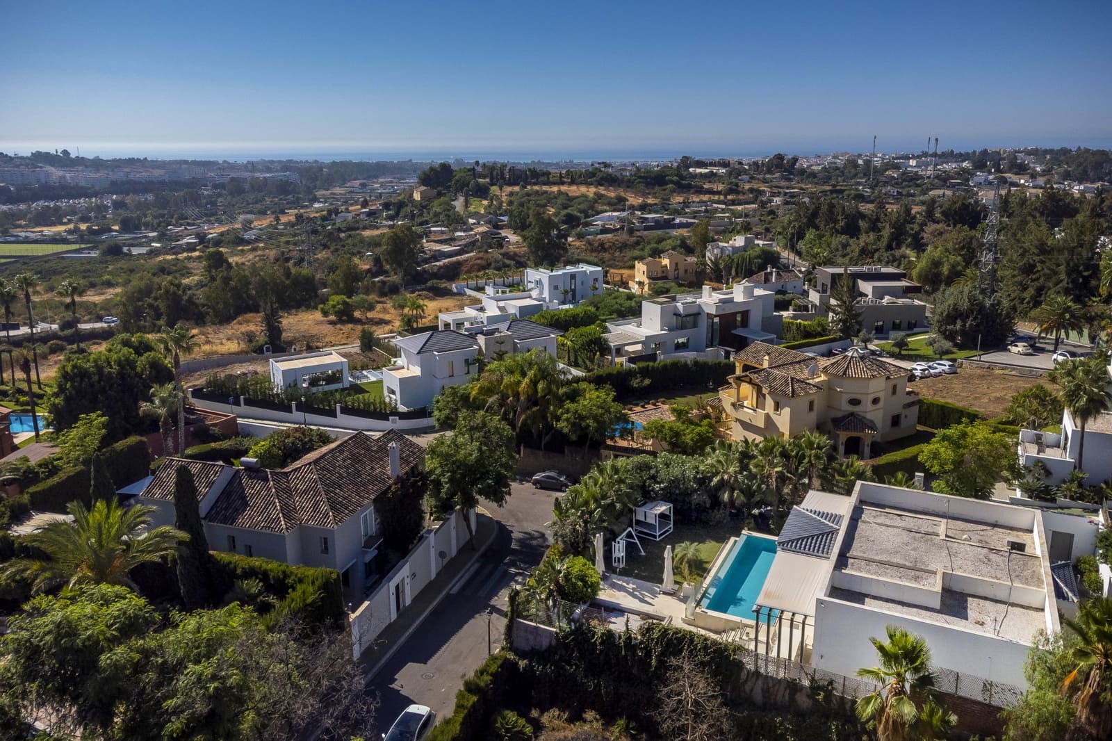 5 bedroom Villa for sale in La Quinta with pool garage - € 2,150,000 (Ref: 9267844)