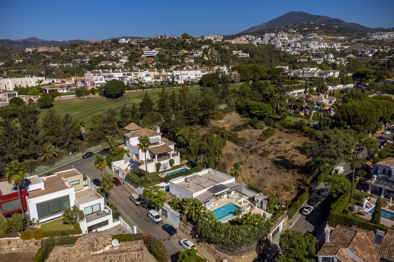 5 bedroom Villa for sale in La Quinta with pool garage - € 2,150,000 (Ref: 9267844)