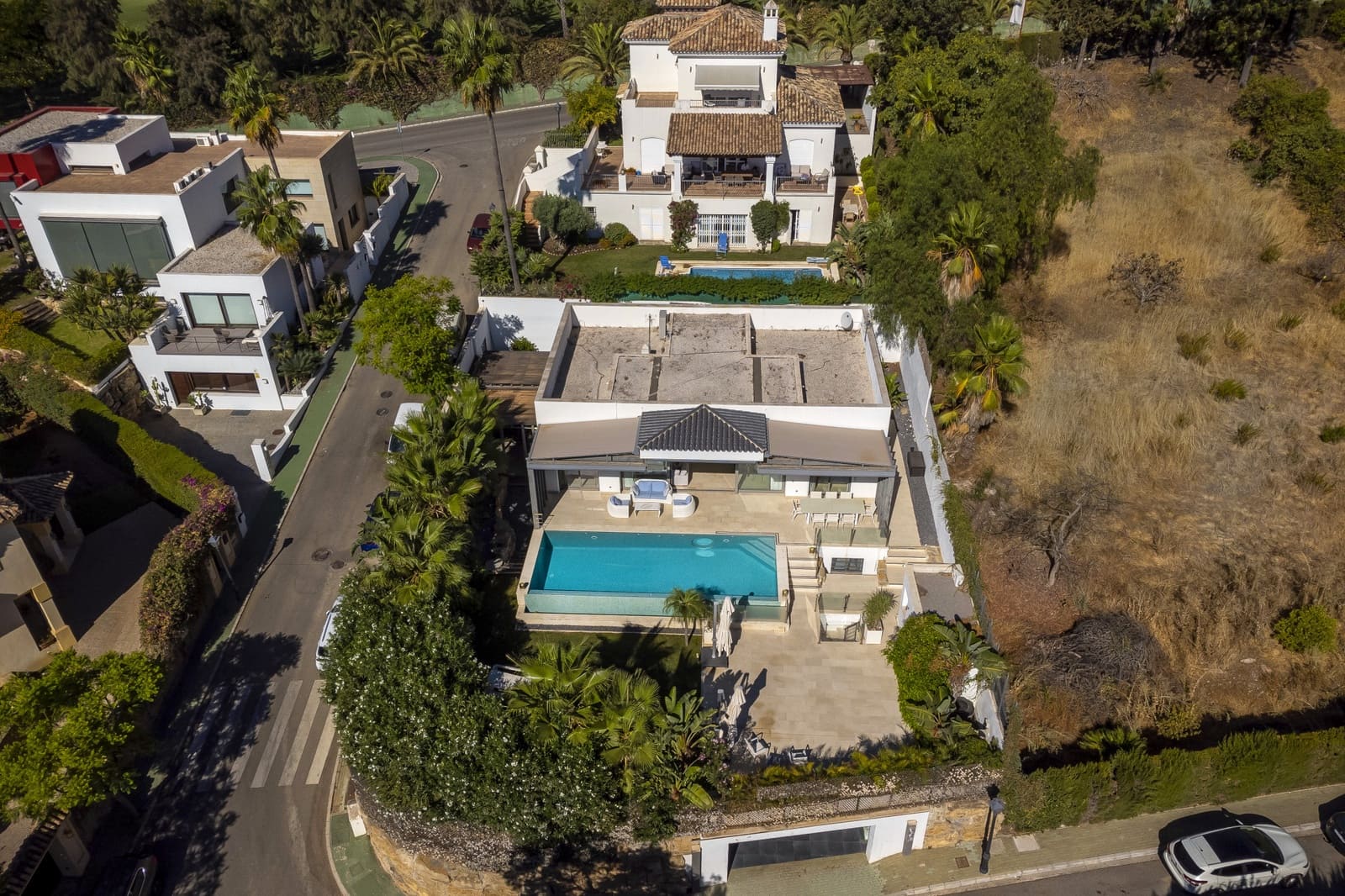 5 bedroom Villa for sale in La Quinta with pool garage - € 2,150,000 (Ref: 9267844)