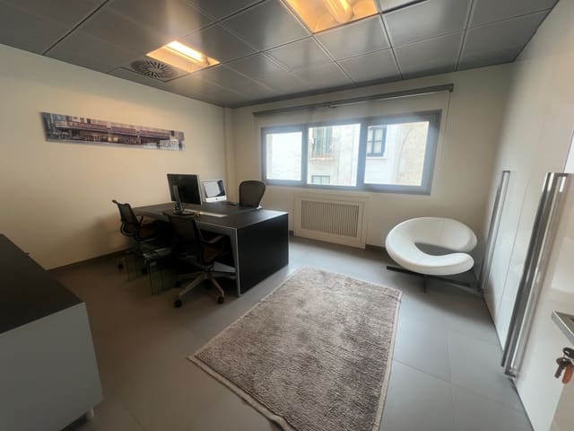 Kontor til salgs i Puerto Banus, Marbella - € 795 000 (Ref: 9278279)