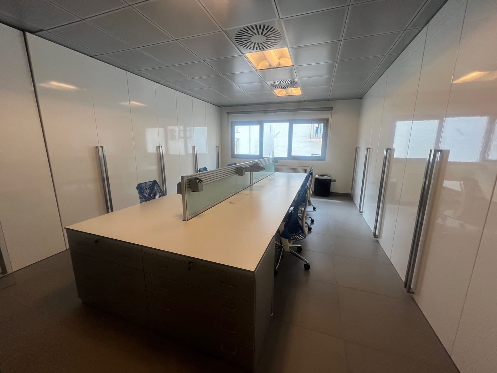 Bureau à vendre à Puerto Banus - 750 000 € (Ref: 9278279)