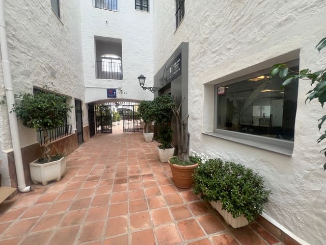 Kontor til salgs i Puerto Banus, Marbella - € 750 000 (Ref: 9278279)