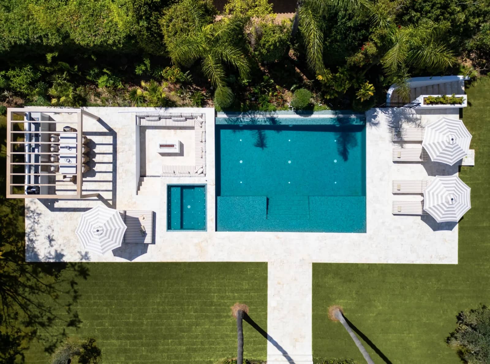 5 makuuhuone Huvila myytävänä paikassa Nueva Andalucia mukana uima-altaan 
autotalli - 8 595 000 € (Ref: 9296349)