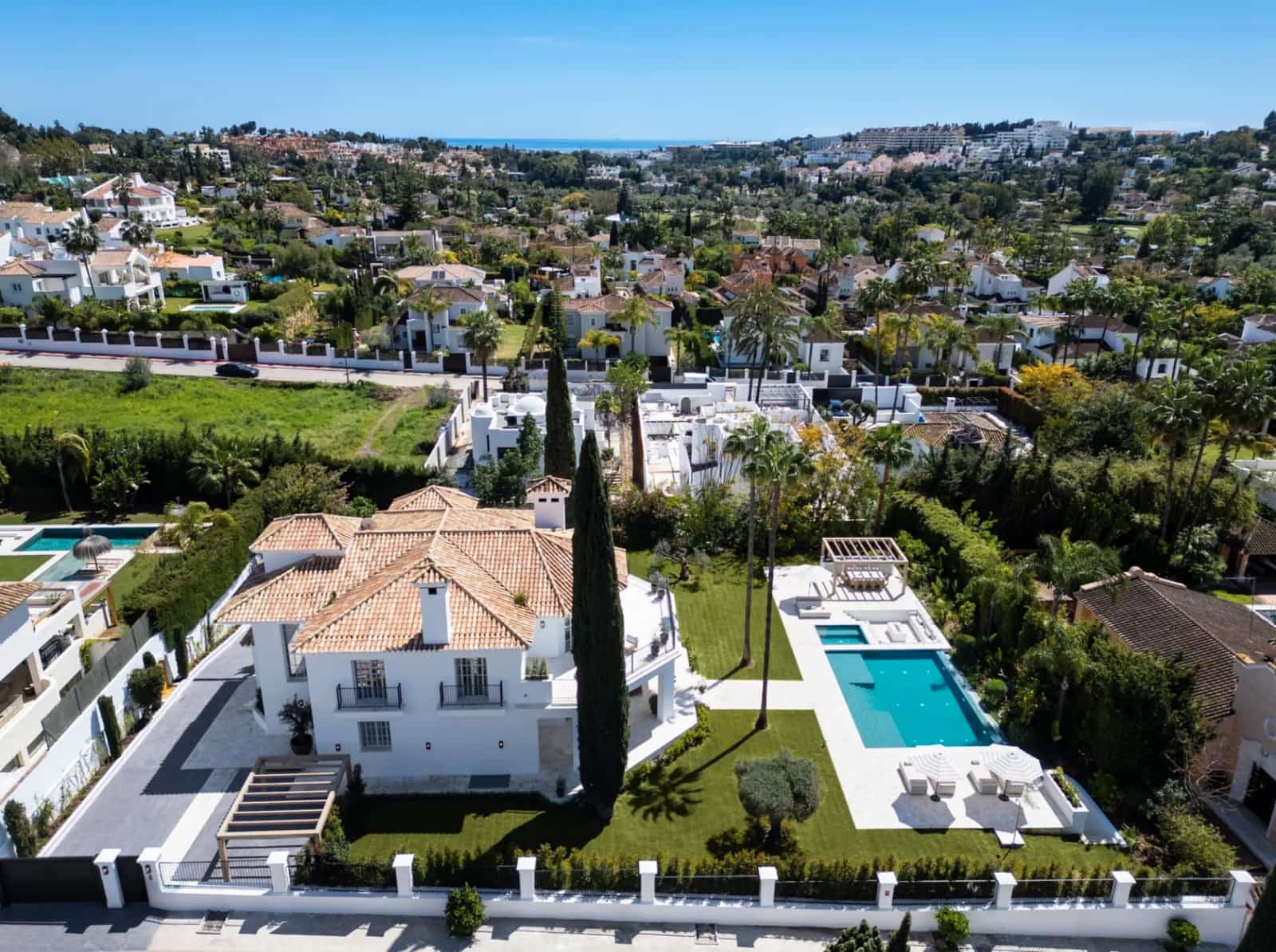 5 makuuhuone Huvila myytävänä paikassa Nueva Andalucia mukana uima-altaan 
autotalli - 8 595 000 € (Ref: 9296349)