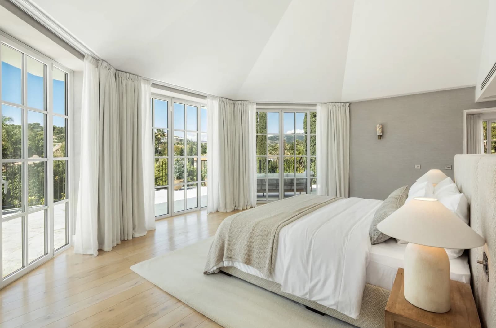 5 bedroom Villa for sale in Nueva Andalucia with pool garage - € 7,995,000 (Ref: 9296349)