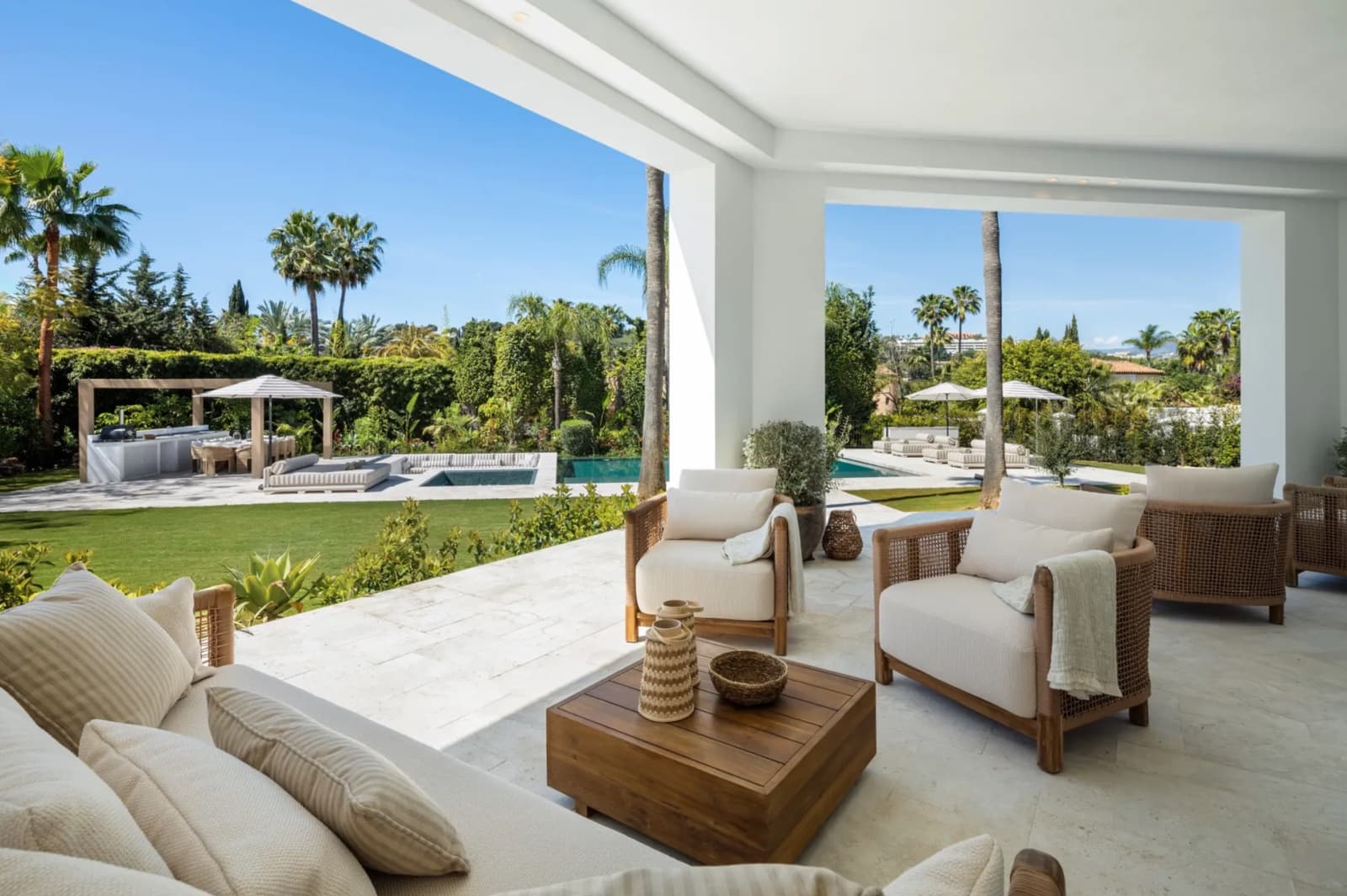 5 bedroom Villa for sale in Nueva Andalucia with pool garage - € 7,995,000 (Ref: 9296349)