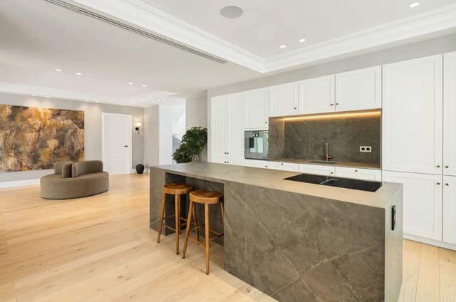 5 soverom Villa til salgs i Nueva Andalucia, Marbella med svømmebasseng garasje - € 8 595 000 (Ref: 9296349)