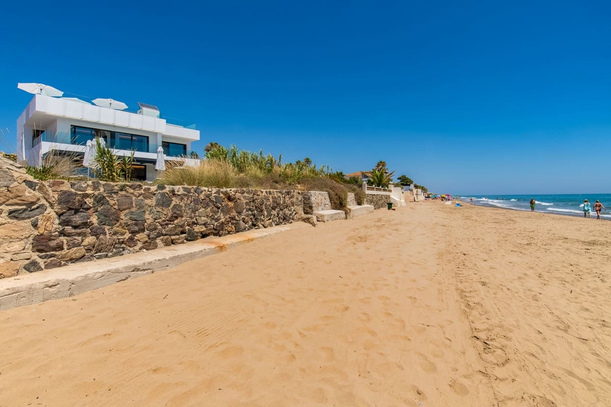 6 bedroom Villa for sale in Marbella with pool garage - € 6,500,000 (Ref: 9302014)