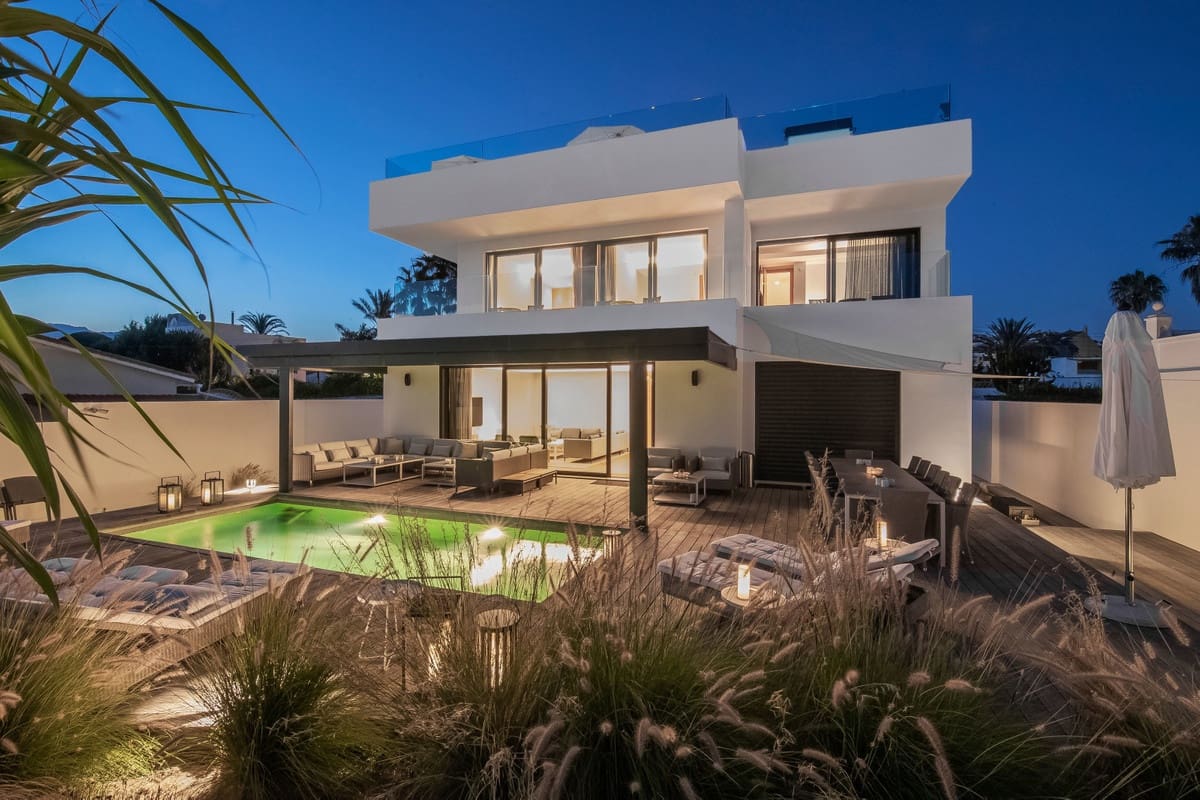 6 bedroom Villa for sale in Marbella with pool garage - € 6,500,000 (Ref: 9302014)