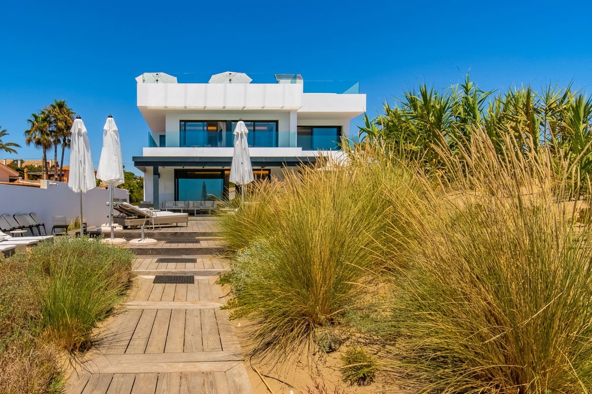 6 bedroom Villa for sale in Marbella with pool garage - € 6,500,000 (Ref: 9302014)