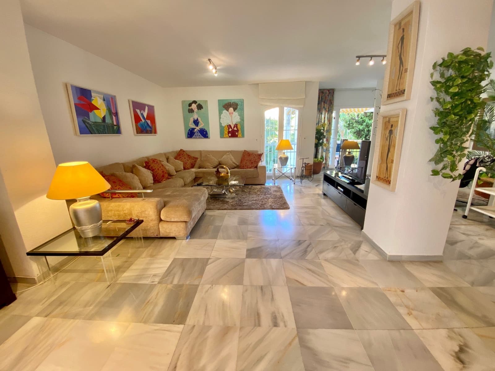 5 slaapkamer Appartement te koop in Marbella met garage - € 740.000 (Ref: 9308835)