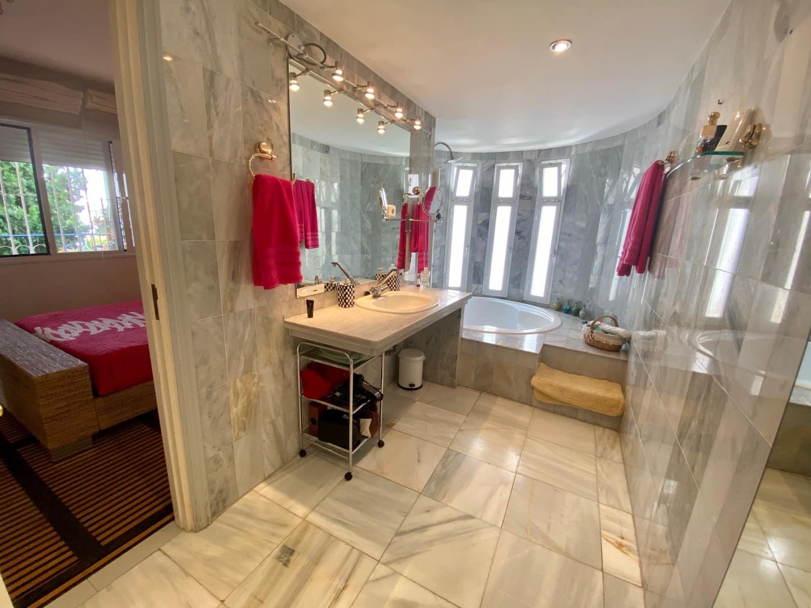 5 slaapkamer Appartement te koop in Marbella met garage - € 740.000 (Ref: 9308835)