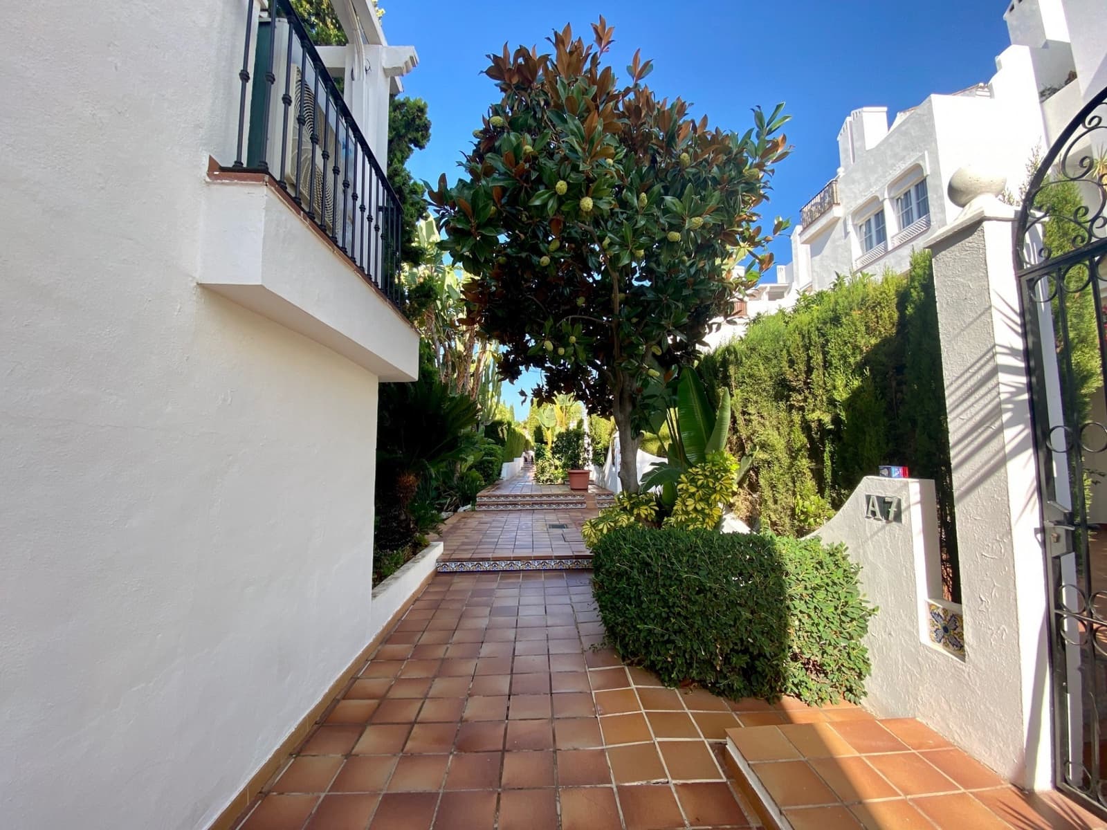 5 slaapkamer Appartement te koop in Marbella met garage - € 740.000 (Ref: 9308835)