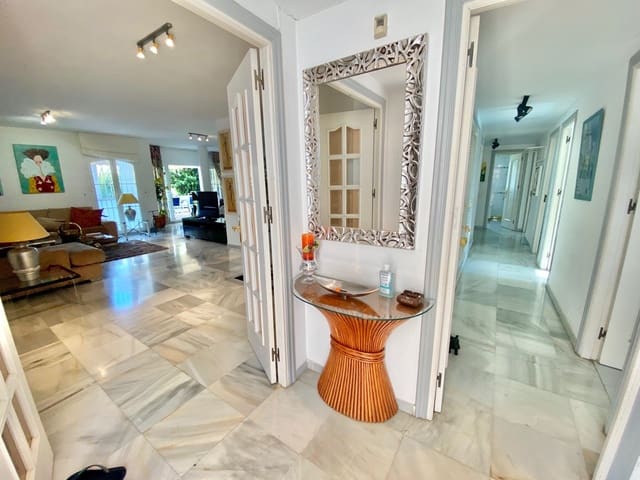 5 bedroom Apartment for sale in Nagüeles Alto, Marbella with pool garage - € 740,000 (Ref: 9308835)