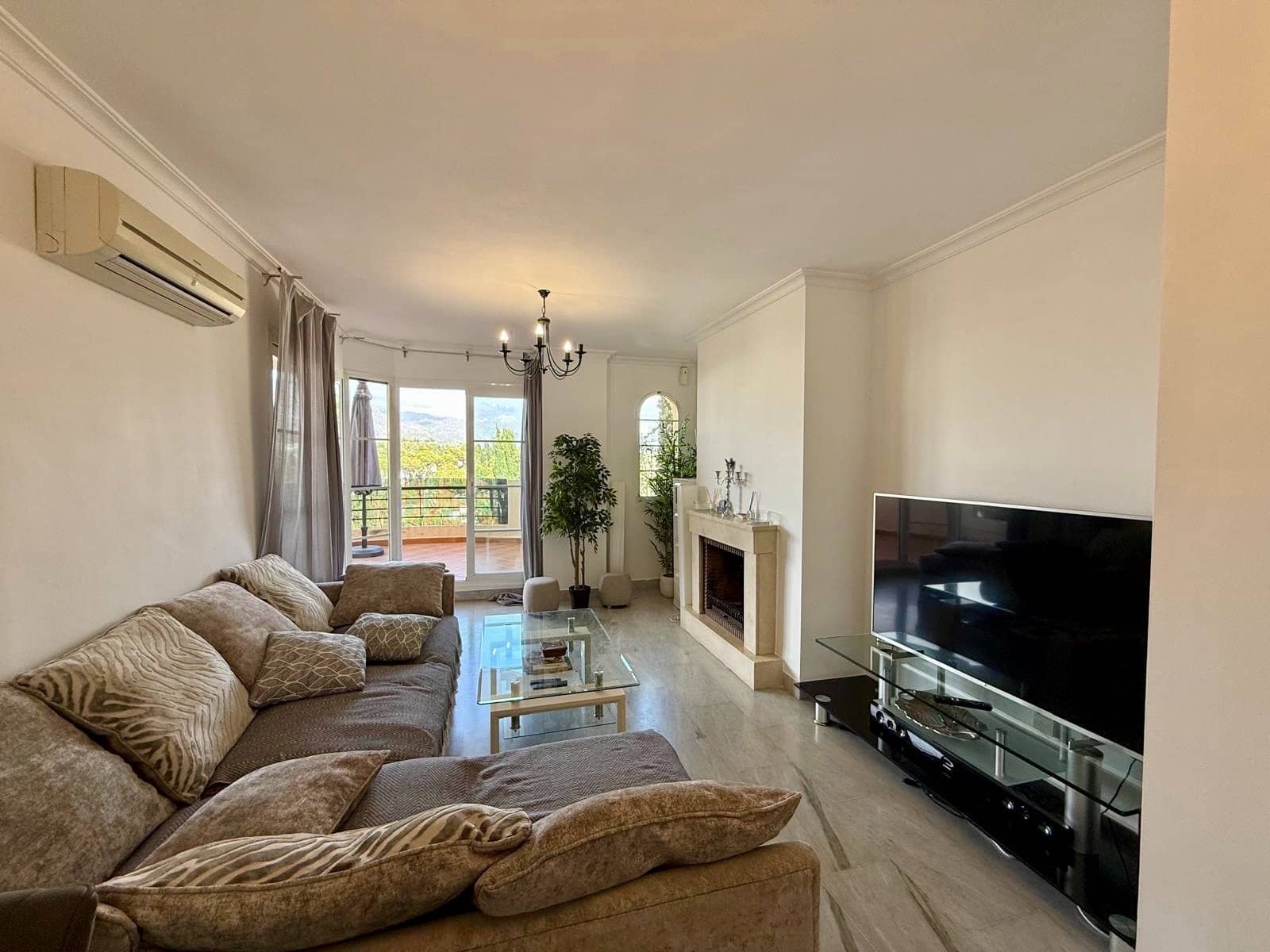 2 soverom Leilighet til salgs i Marbella med svømmebasseng garasje - € 400 000 (Ref: 9312219)