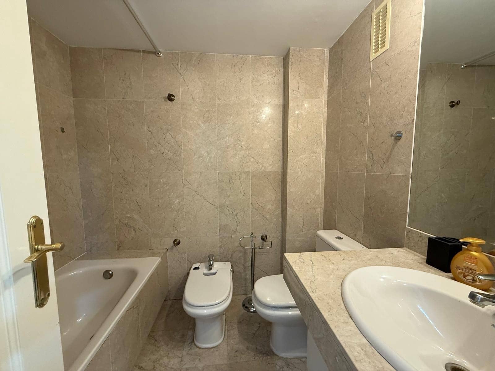 2 soverom Leilighet til salgs i Marbella med svømmebasseng garasje - € 400 000 (Ref: 9312219)