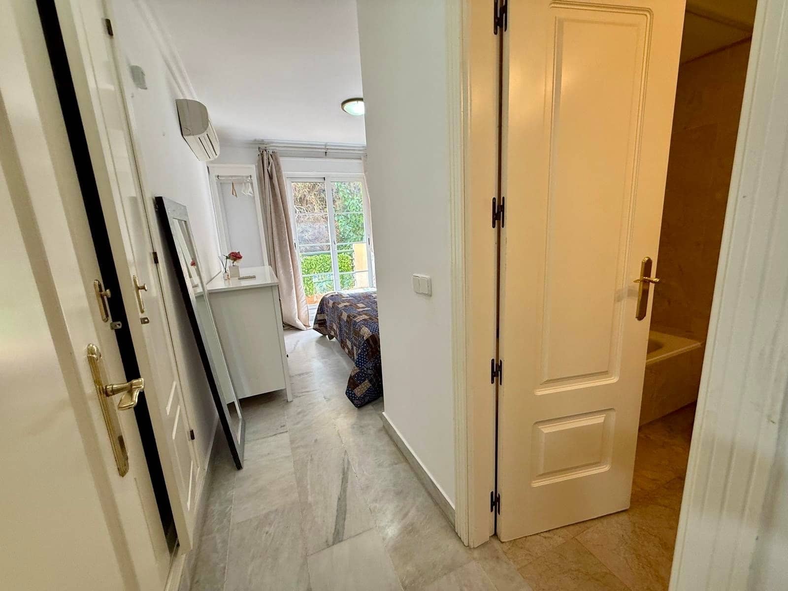 2 soverom Leilighet til salgs i Marbella med svømmebasseng garasje - € 400 000 (Ref: 9312219)