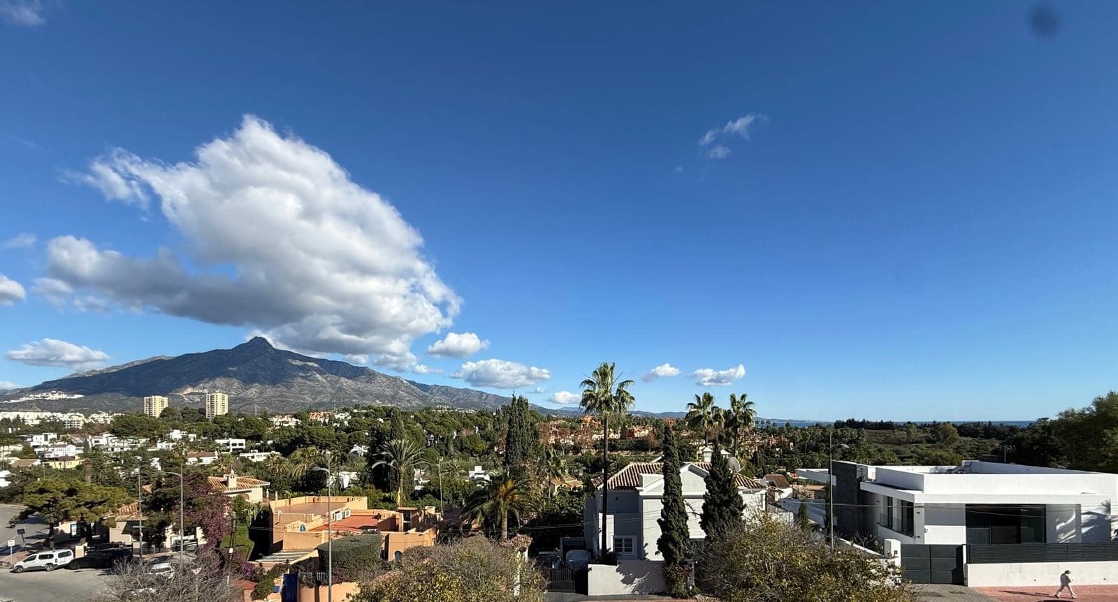 2 bedroom Apartment for sale in Marbella with pool garage - € 400,000 (Ref: 9312219)