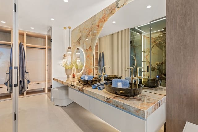 3 soverom Leilighet til salgs i Estepona med svømmebasseng garasje - € 1 995 000 (Ref: 9312220)