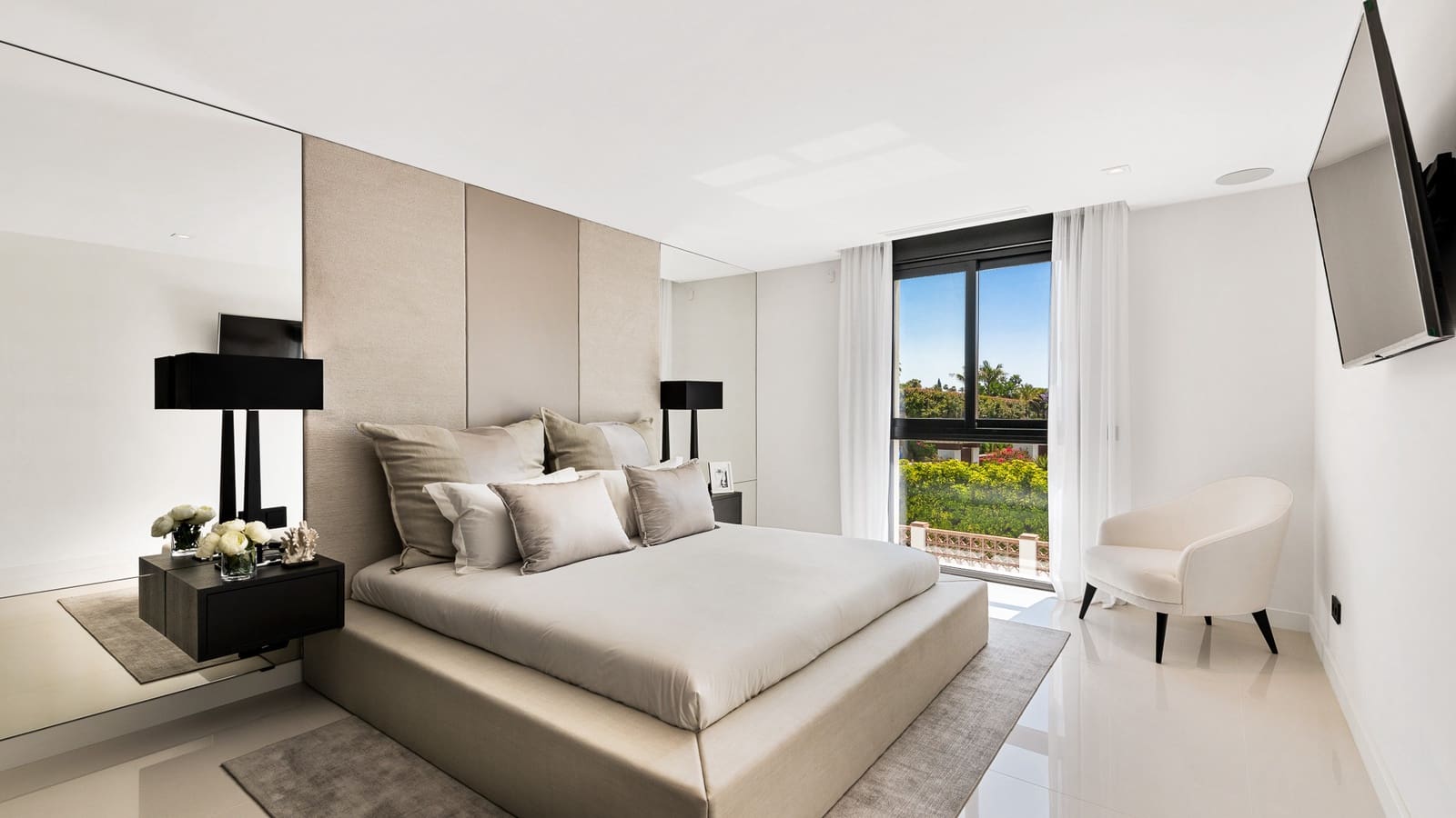 6 bedroom Villa for sale in Marbella with pool garage - € 5,995,000 (Ref: 9334285)