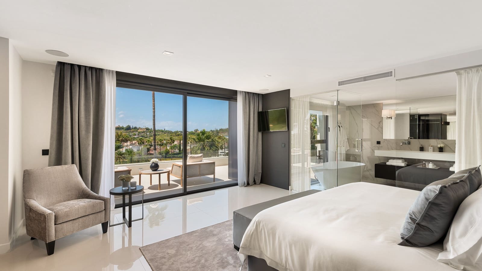 6 bedroom Villa for sale in Marbella with pool garage - € 5,995,000 (Ref: 9334285)