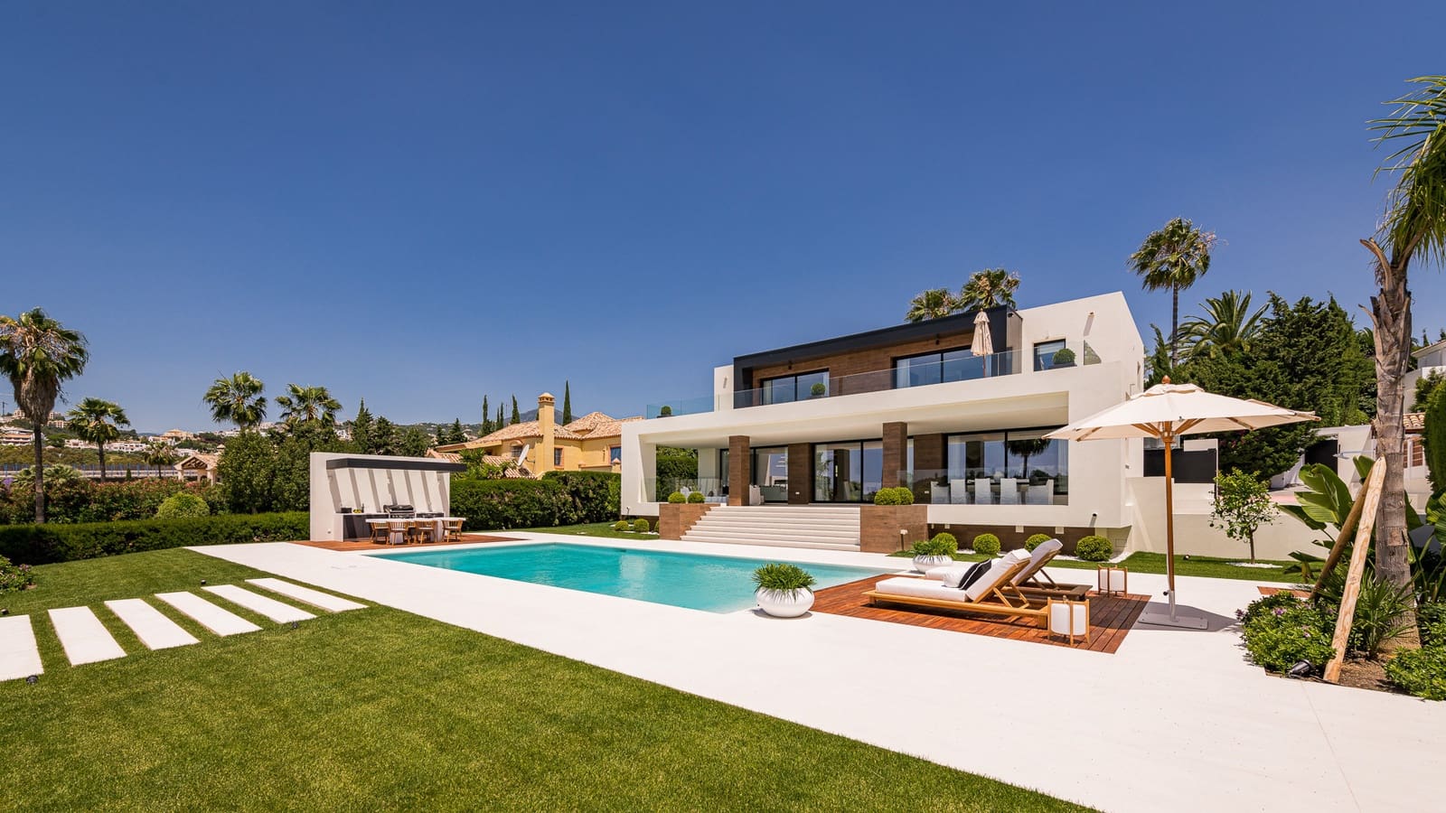 6 bedroom Villa for sale in Marbella with pool garage - € 5,995,000 (Ref: 9334285)