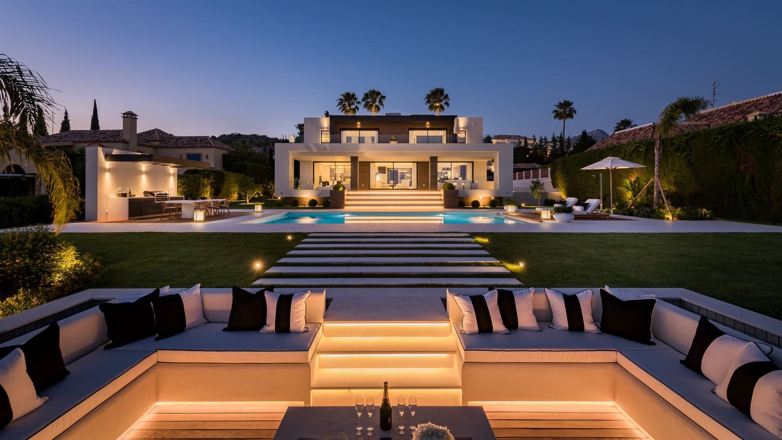 6 bedroom Villa for sale in Marbella with pool garage - € 5,995,000 (Ref: 9334285)
