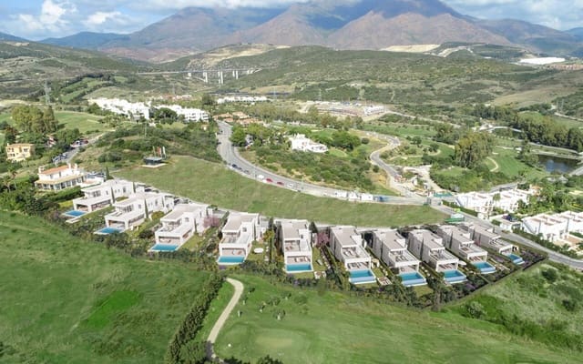 3 makuuhuone Huvila myytävänä paikassa Estepona Golf, Estepona mukana uima-altaan 
autotalli - 1 550 000 € (Ref: 9337388)