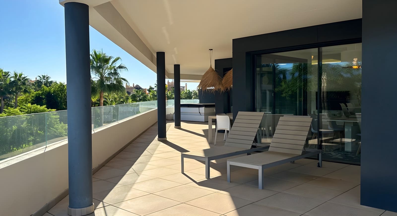 3 Zimmer Apartment zu verkaufen in Estepona mit Pool - 750.000 € (Ref: 9346606)