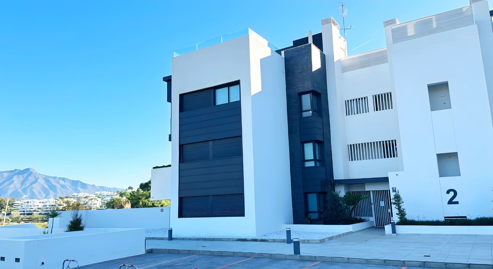 3 Zimmer Apartment zu verkaufen in Estepona mit Pool - 750.000 € (Ref: 9346606)