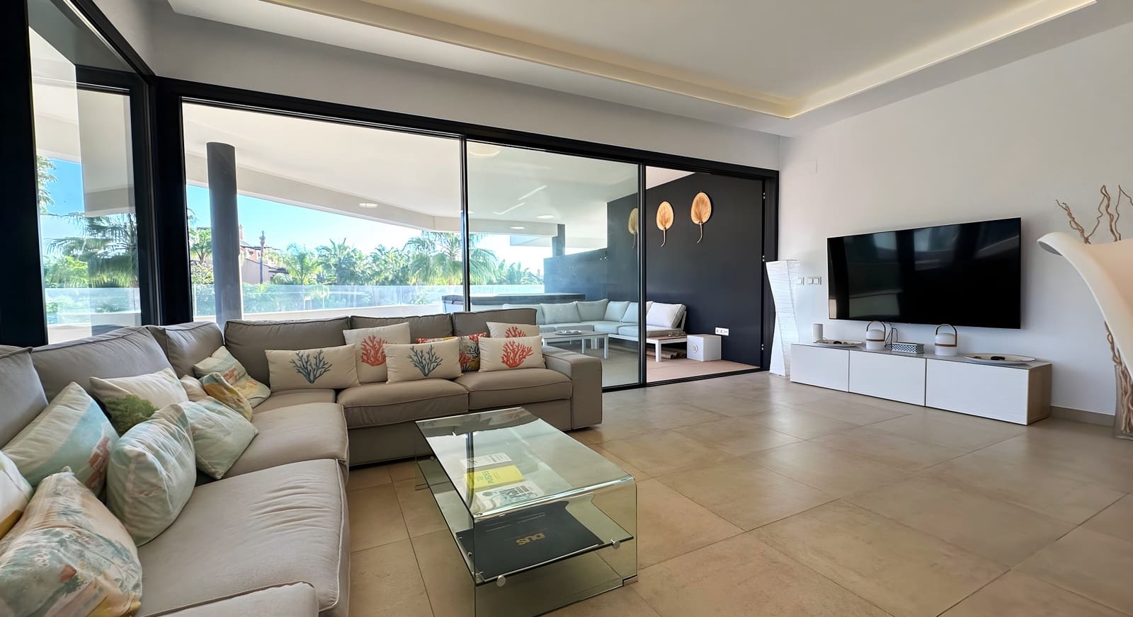 3 Zimmer Apartment zu verkaufen in Estepona mit Pool - 750.000 € (Ref: 9346606)