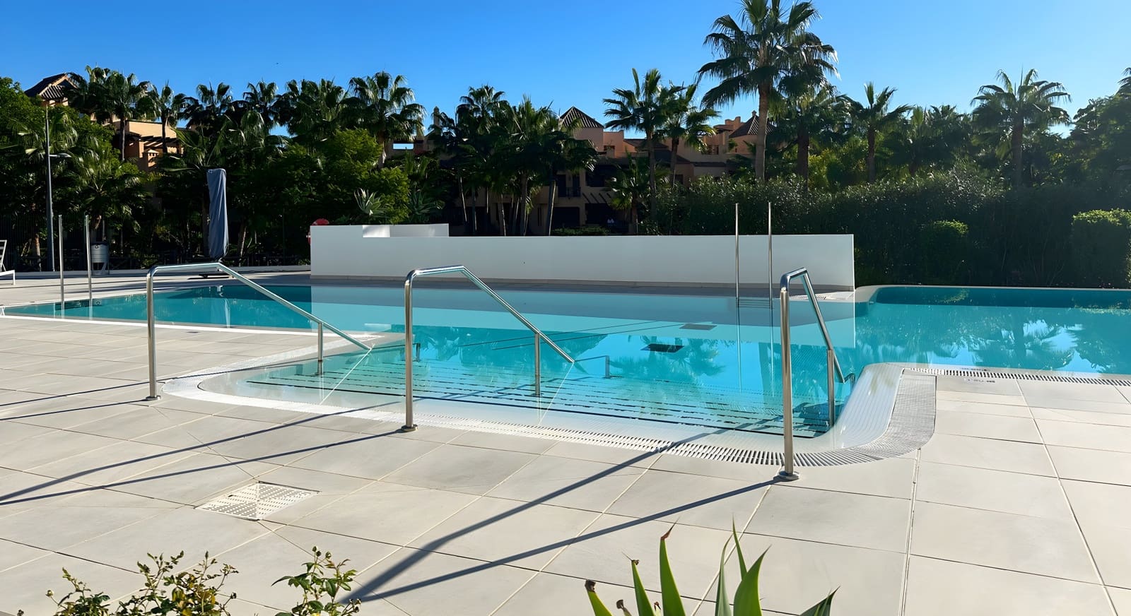 3 Zimmer Apartment zu verkaufen in Estepona mit Pool - 750.000 € (Ref: 9346606)