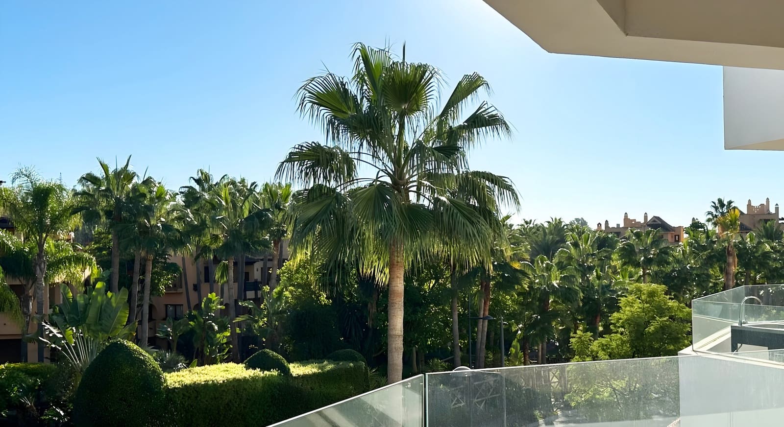 3 Zimmer Apartment zu verkaufen in Estepona mit Pool - 750.000 € (Ref: 9346606)