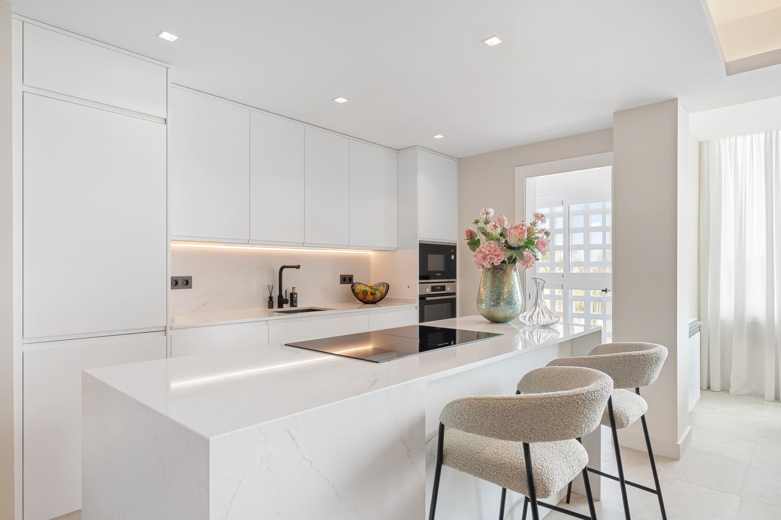 3 Zimmer Penthouse zu verkaufen in Nueva Andalucia mit Pool - 845.000 € (Ref: 9348500)