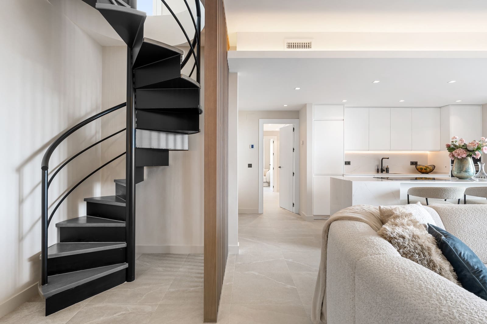 3 Zimmer Penthouse zu verkaufen in Nueva Andalucia mit Pool - 845.000 € (Ref: 9348500)