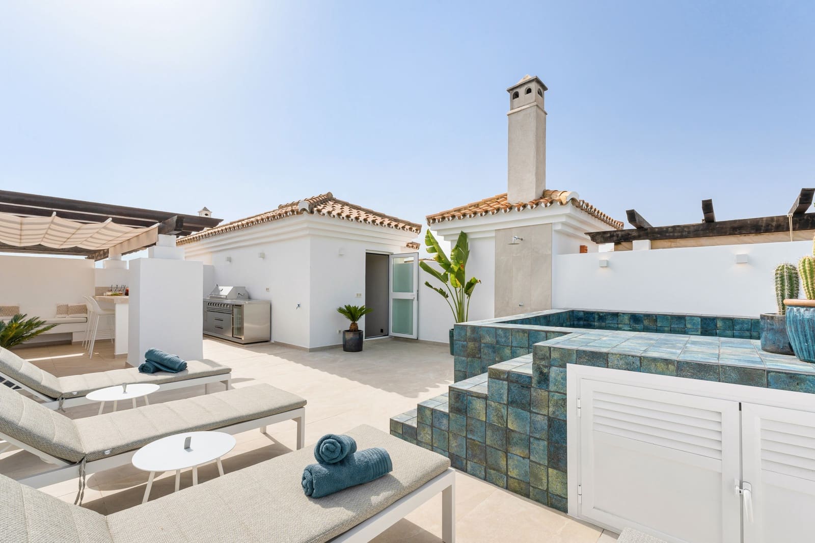 3 Zimmer Penthouse zu verkaufen in Nueva Andalucia mit Pool - 845.000 € (Ref: 9348500)