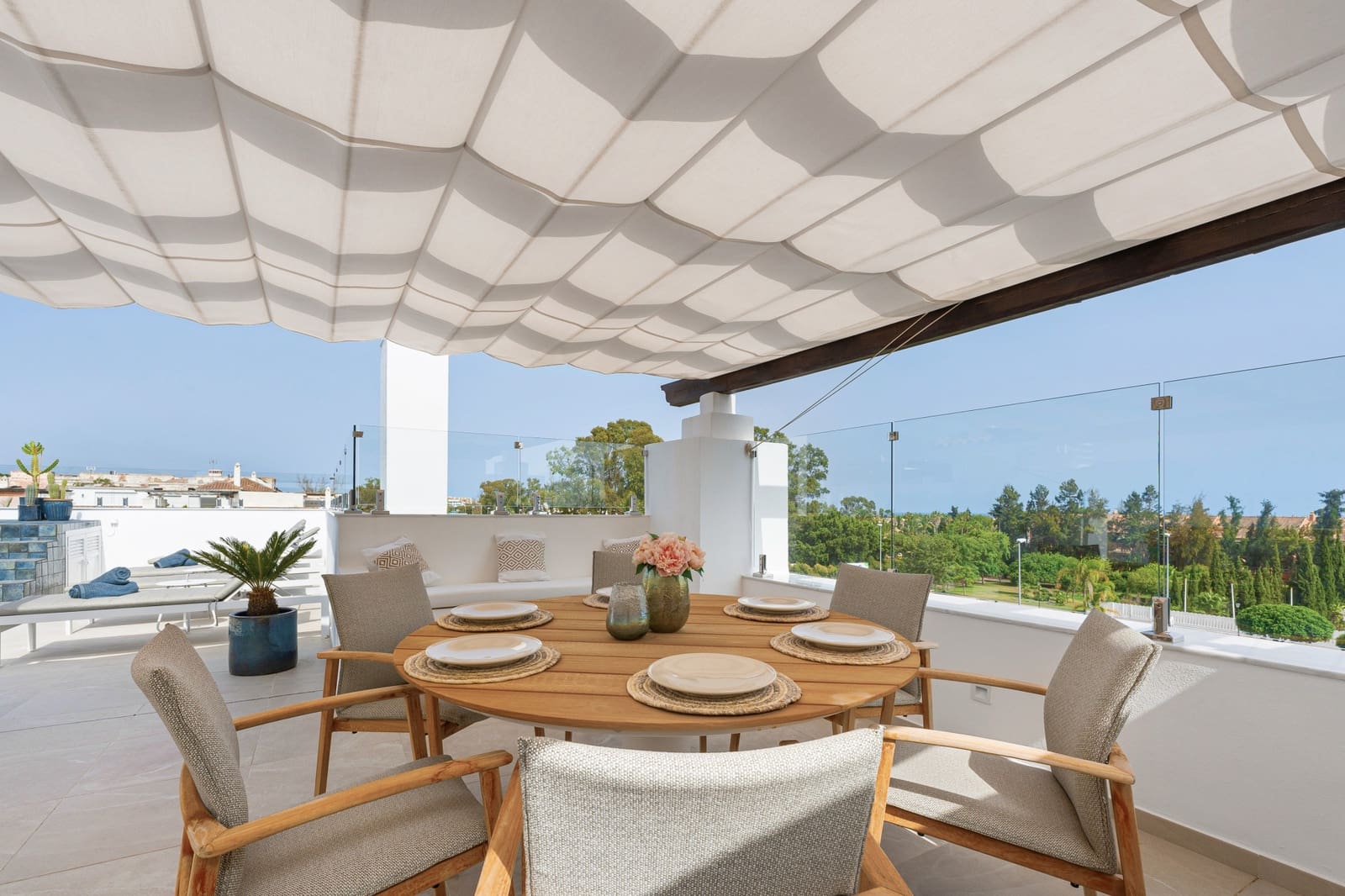 3 Zimmer Penthouse zu verkaufen in Nueva Andalucia mit Pool - 845.000 € (Ref: 9348500)