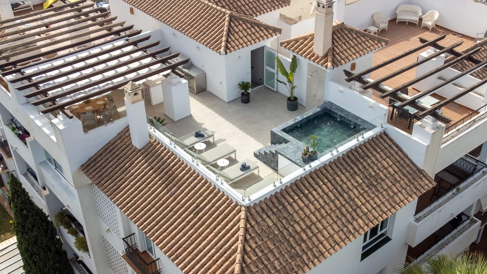 3 Zimmer Penthouse zu verkaufen in Nueva Andalucia mit Pool - 845.000 € (Ref: 9348500)