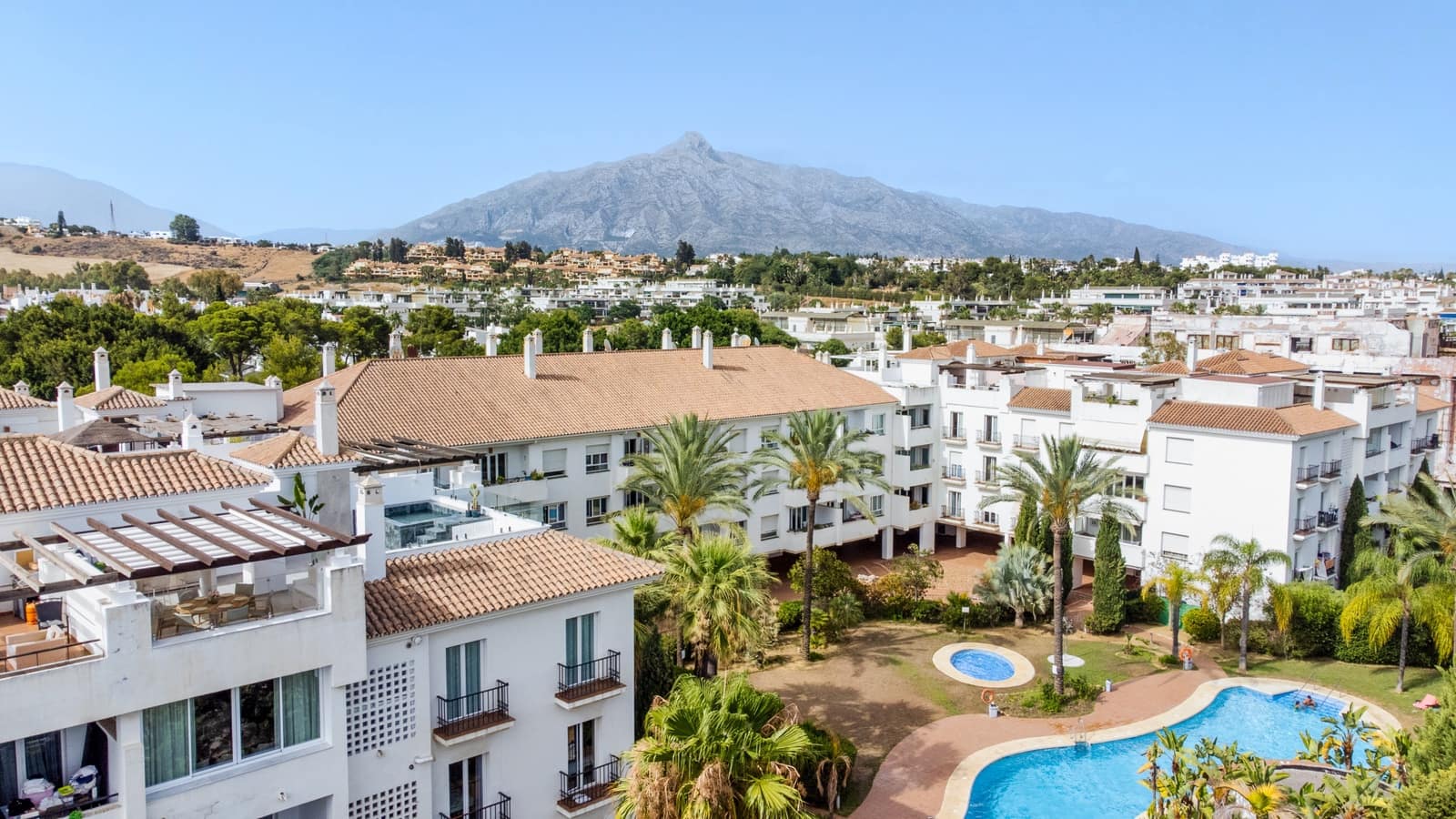 3 Zimmer Penthouse zu verkaufen in Nueva Andalucia mit Pool - 845.000 € (Ref: 9348500)