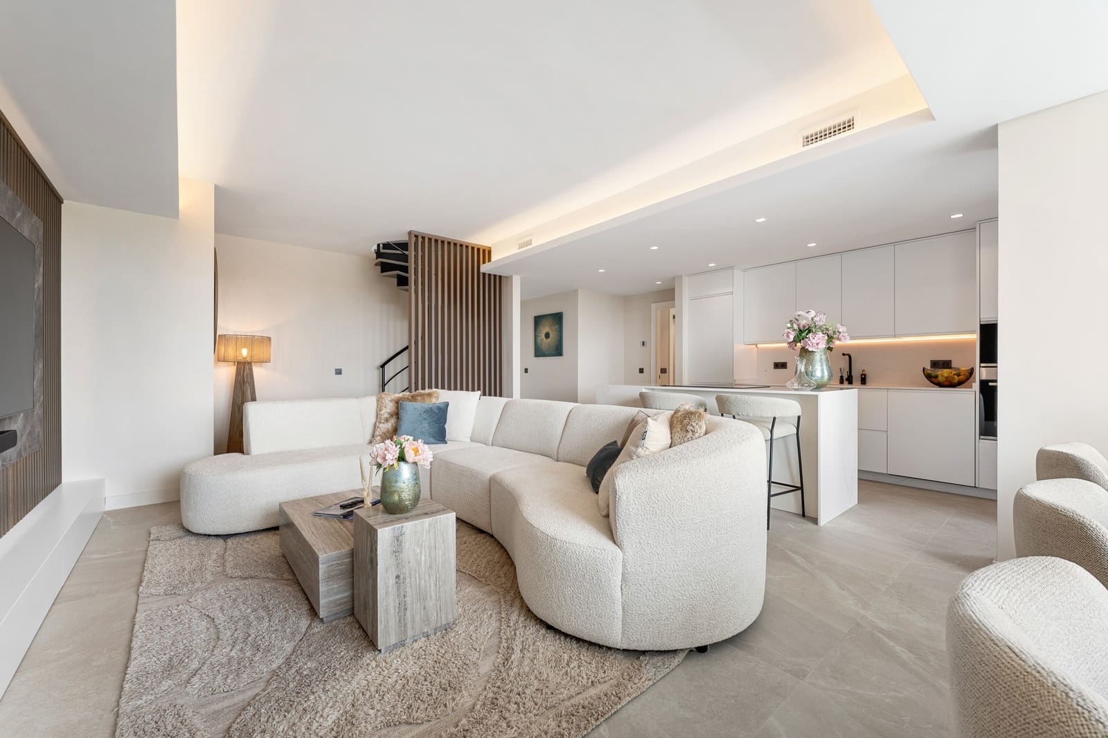 3 slaapkamer Penthouse te koop in Nueva Andalucia met zwembad - € 845.000 (Ref: 9348500)