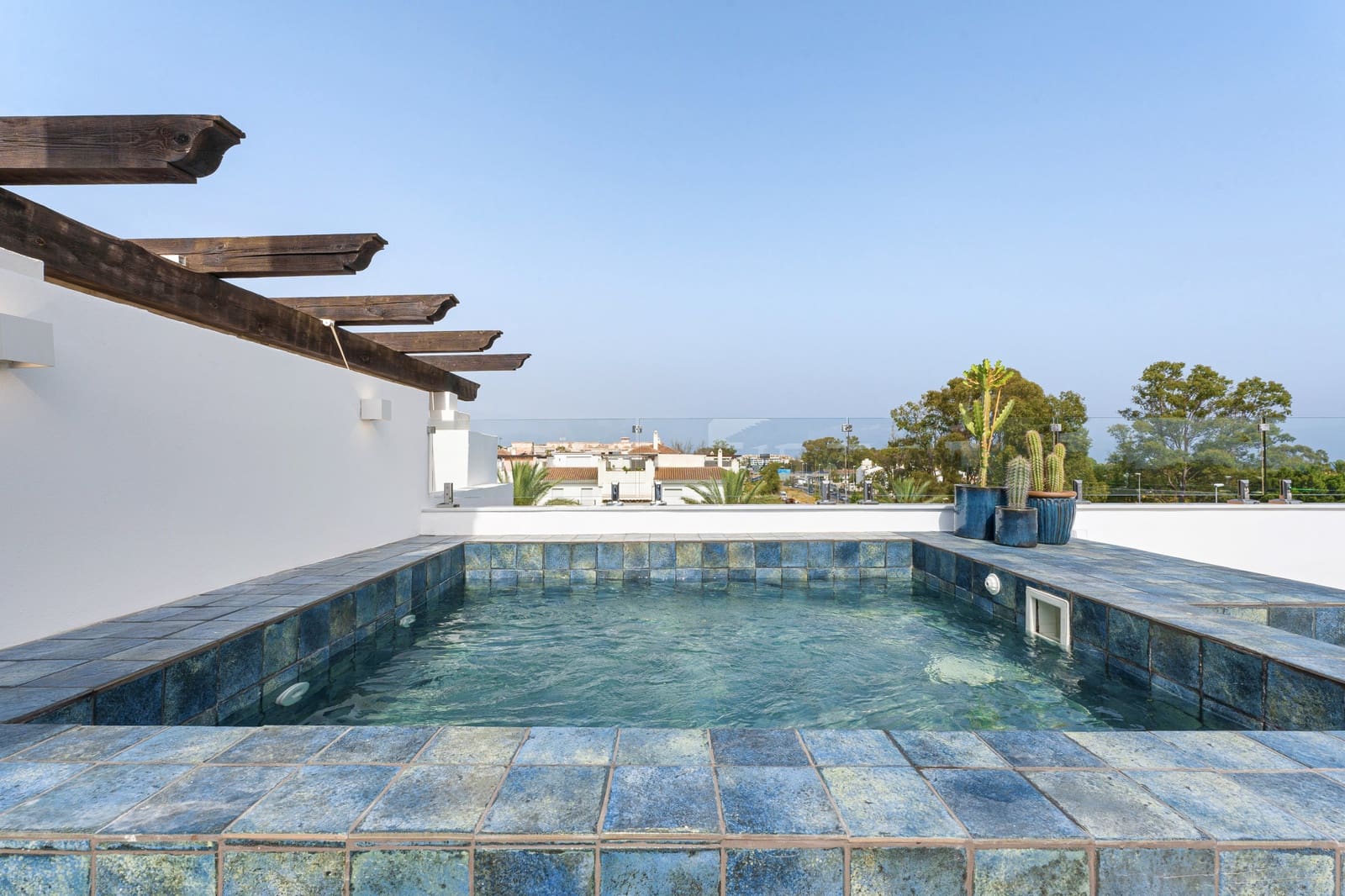 3 slaapkamer Penthouse te koop in Nueva Andalucia met zwembad - € 845.000 (Ref: 9348500)
