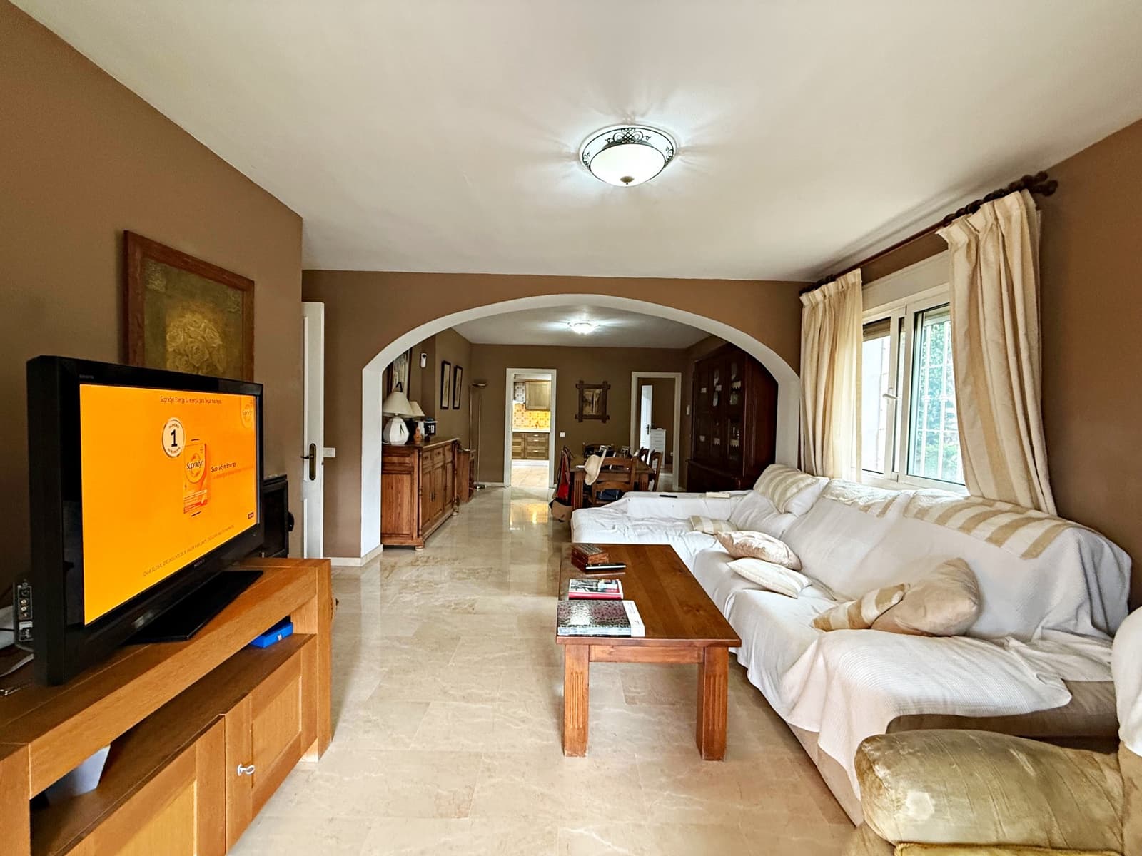 3 makuuhuone Huoneisto myytävänä paikassa Nueva Andalucia mukana uima-altaan 
autotalli - 650 000 € (Ref: 9348813)