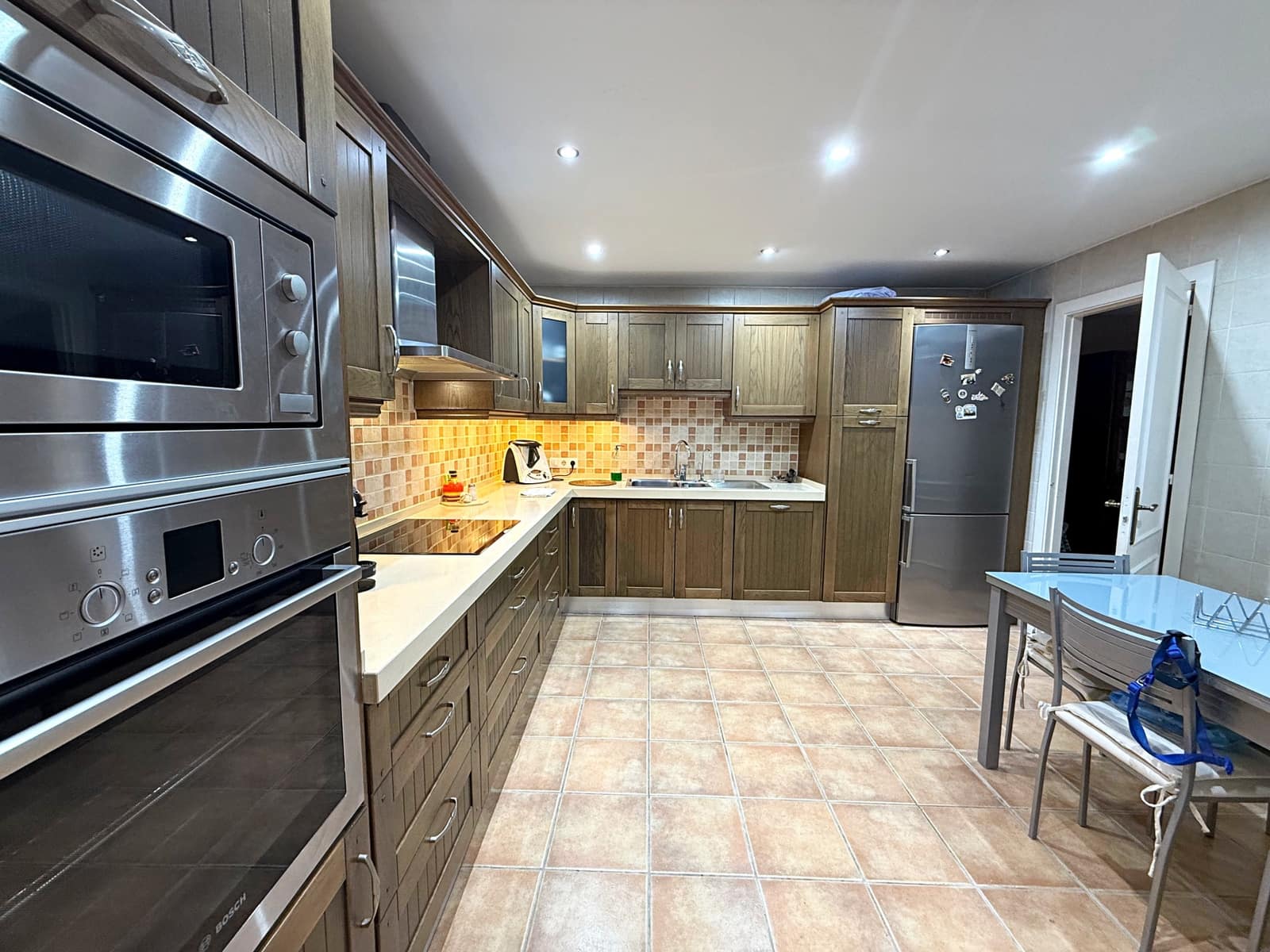 3 makuuhuone Huoneisto myytävänä paikassa Nueva Andalucia mukana uima-altaan 
autotalli - 650 000 € (Ref: 9348813)